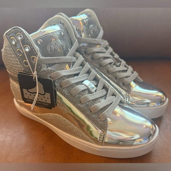 Pastry Pop Tart Hi-Top Dance Sneakers Silver Glitter Women’s 6 NIB - Picture 3 of 11